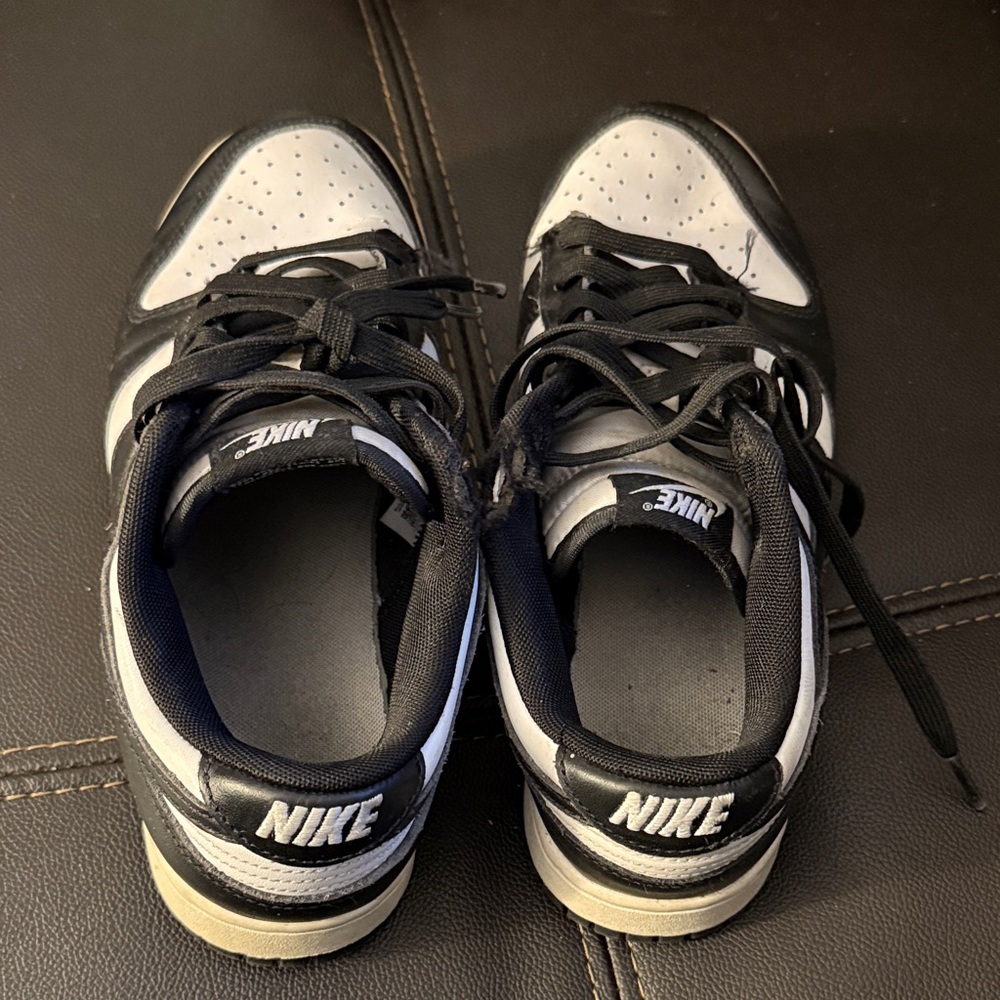 Nike Men's Black and White Sneakers